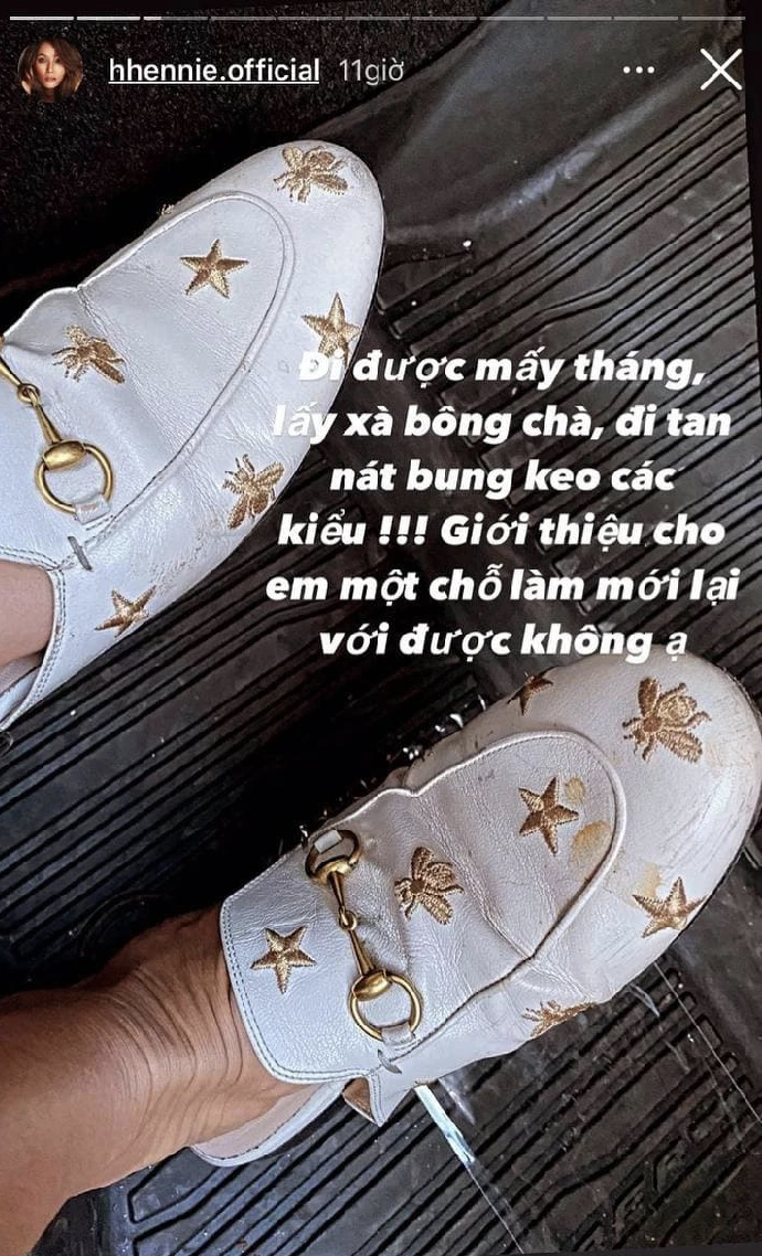 Đôi Gucci có mệnh giá 20 triệu đồng là nạn nhân tiếp theo của nàng hậu. Vẫn là thói quen chà xà bông của H'Hen Niê, đây là nguyên nhân lớn nhất khiến đồ hiệu thành đồ chợ một cách nhanh chóng.