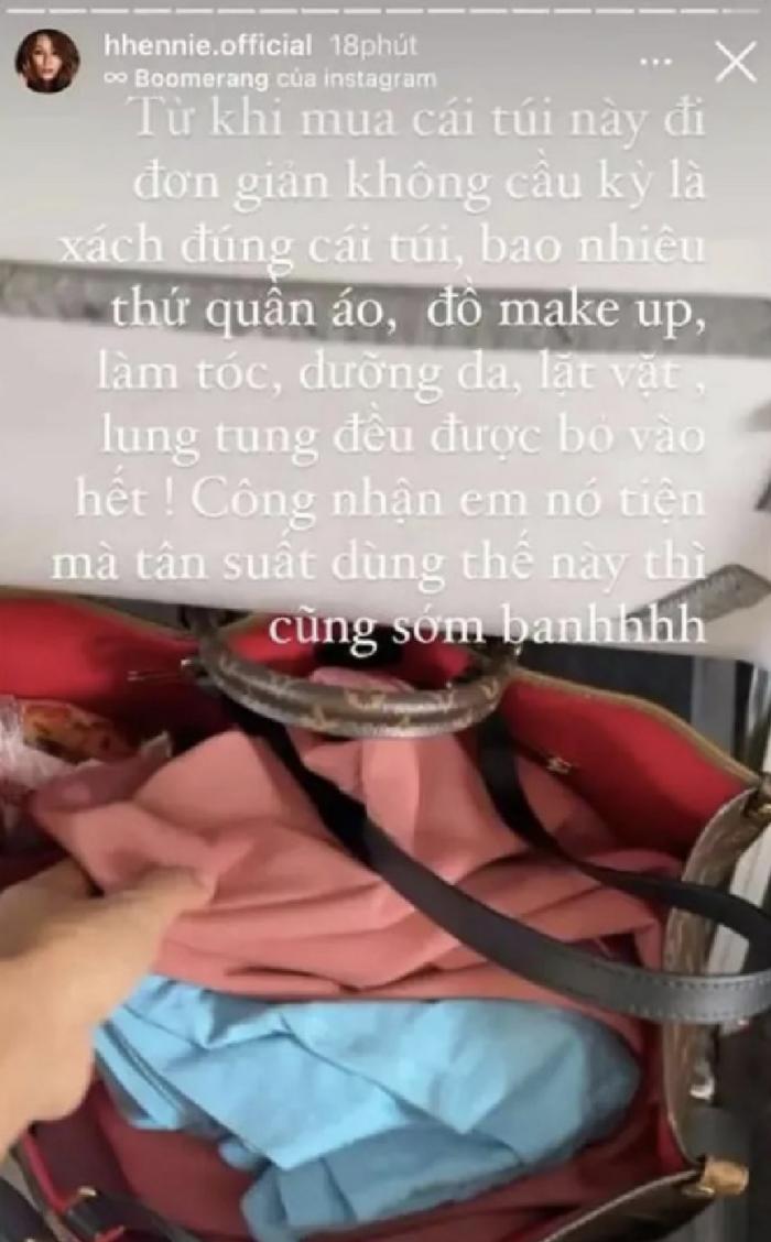 Chiếc túi LV 70 triệu đồng mơ ước của các chị em trở thành túi thần kỳ Doremon của người đẹp Ê Đê vì chứa đủ loại đồ. 