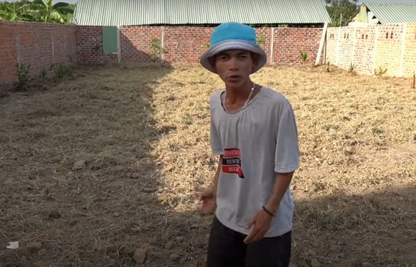 Hiện tượng mạng dân tộc này chỉ xây nhà ở trên một phần đất, để lại khoảng sân trước và sân sau rộng rãi để trồng rau và cây ăn trái.