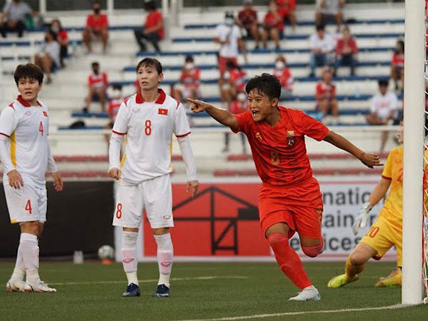 ĐT nữ Myanmar lội ngược dòng trong hiệp 2 - Ảnh: VFF