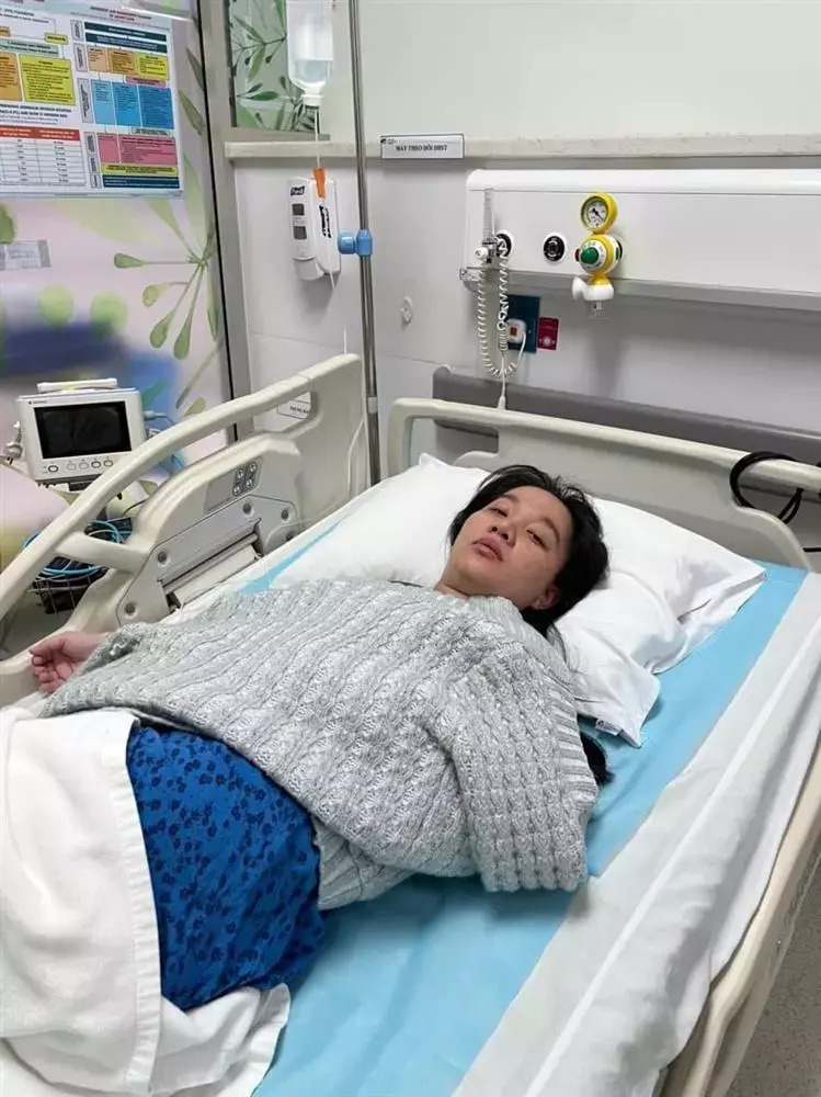 Bà xã Lê Dương Bảo Lâm nhập viện gần ngày sinh vì sốt cao.