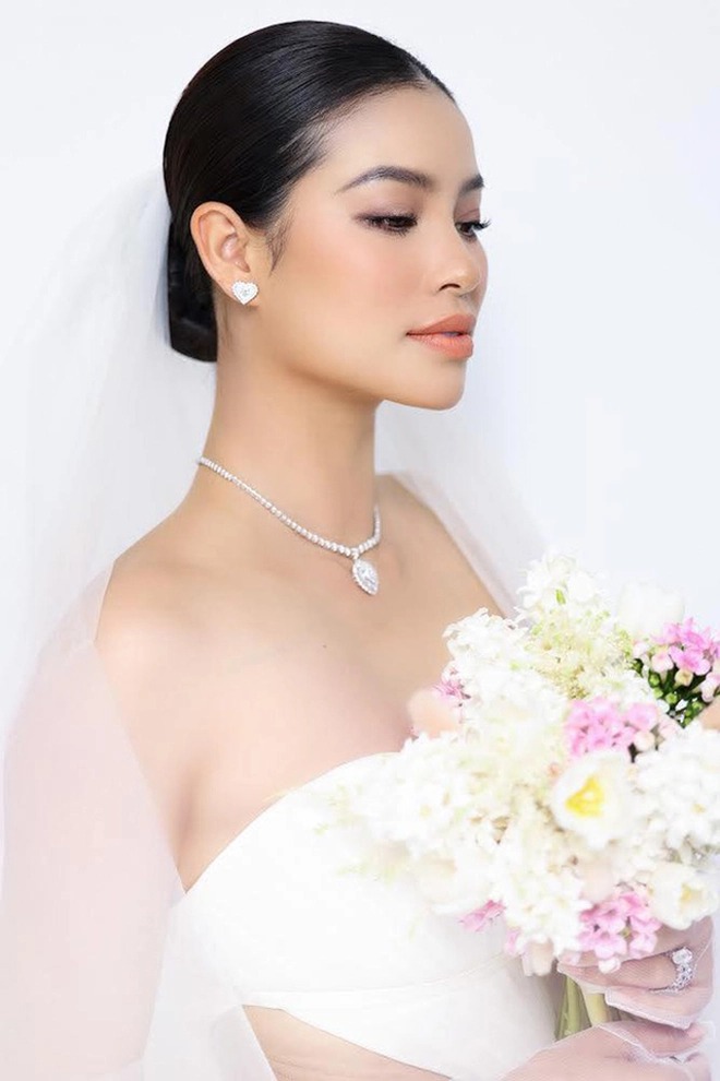 Phạm Hương, hoa hậu Phạm Hương, Hoa hậu Hoàn vũ Việt Nam Phạm Hương, sao Việt