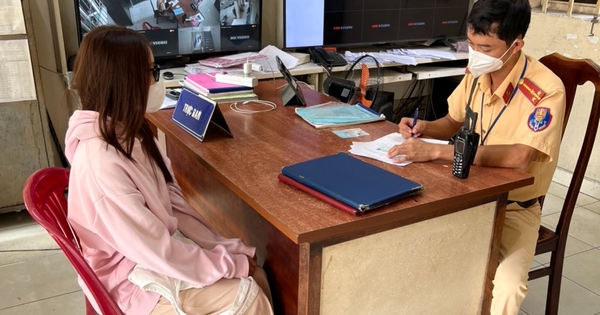 Cô gái chạy xe máy tạt đầu ôtô trên đường Phạm Văn Đồng làm việc với cơ quan chức năng.