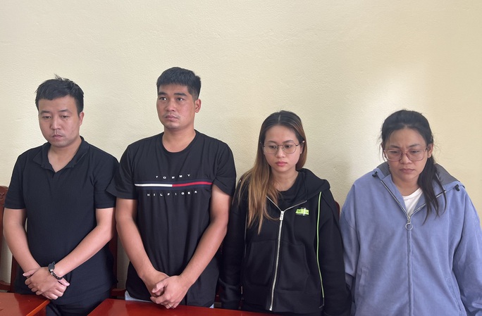 Ổ nhóm lừa đảo bị bắt tạm giam