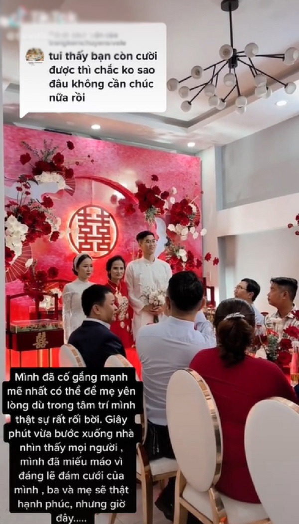  Cô dâu cho biết mặc dù rất rối bời nhưng vẫn phải cố gượng cười để mẹ yên lòng. (Ảnh: Cắt từ TikTok L.T.T)
