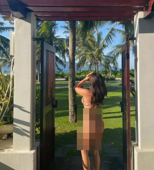 Mới đây, Phượng Chanel chia sẻ hình ảnh đi chơi biển cùng con gái, đồng thời chia sẻ sự khác biệt giữa 3 cô công chúa: 