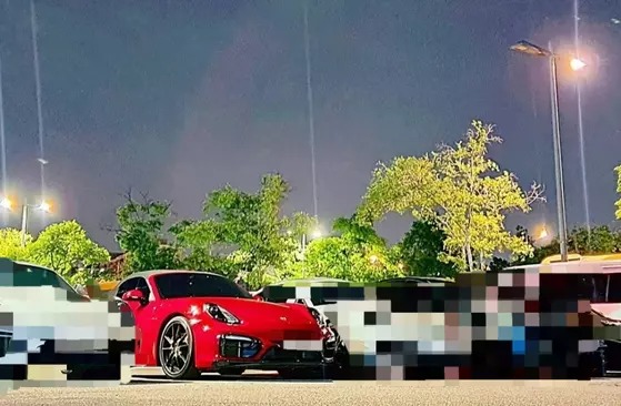 Chiếc Porsche của Park được mua vào năm 2020. 