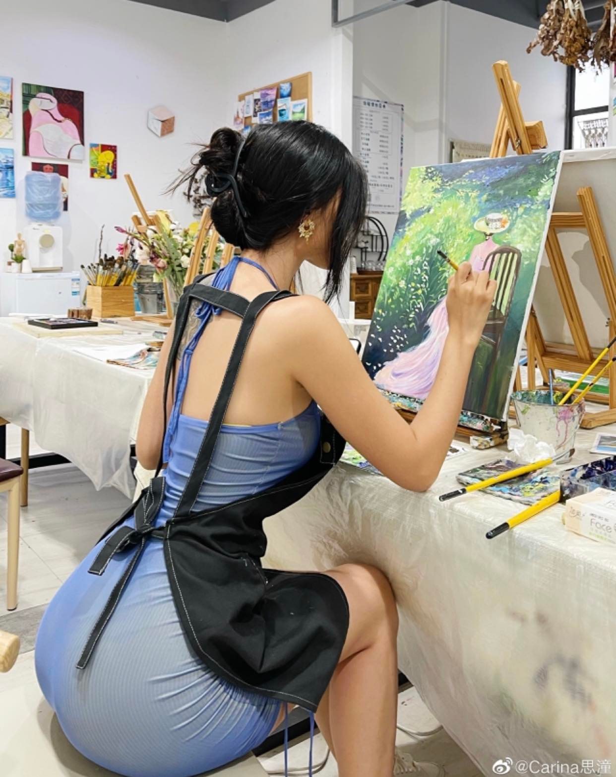 Trên nền tảng Weibo, người dùng mạng xã hội không ngớt lời khen ngợi dành cho vóc dáng 