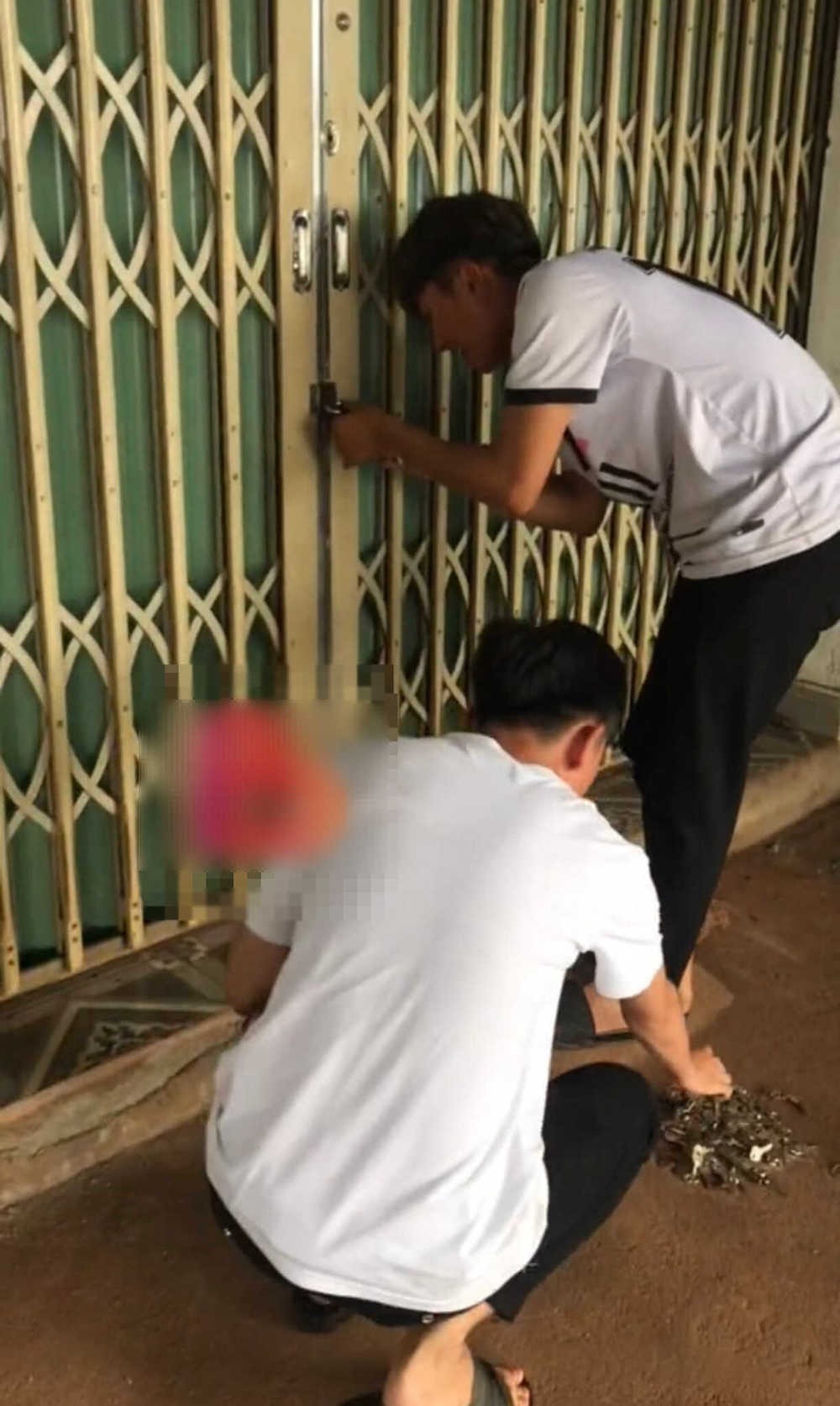  Mọi người không khỏi ngỡ ngàng trước sự giàu có của ông chú. (Ảnh: B.V)