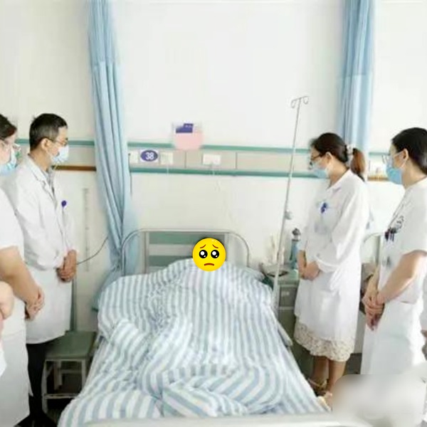  Các bác sĩ đưa ra kết luận về tình trạng hiếm gặp của chị Thái. (Ảnh: NetEase News)