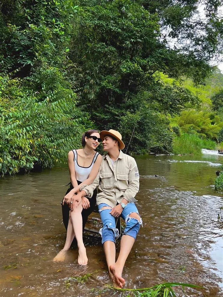 Sau hôn lễ, Phương Trinh Jolie và Lý Bình tận hưởng cuộc sống vợ chồng son, tiếp tục có những chuyến nghỉ dưỡng và thường xuyên chia sẻ khoảnh khắc ngọt ngào bên nhau.