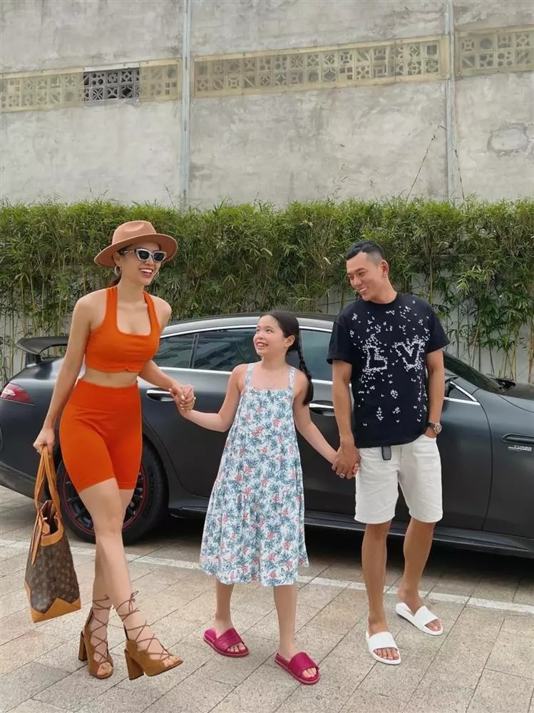 Cuộc sống hôn nhân ngọt ngào của Phương Trinh Jolie bên Lý Bình và con gái.