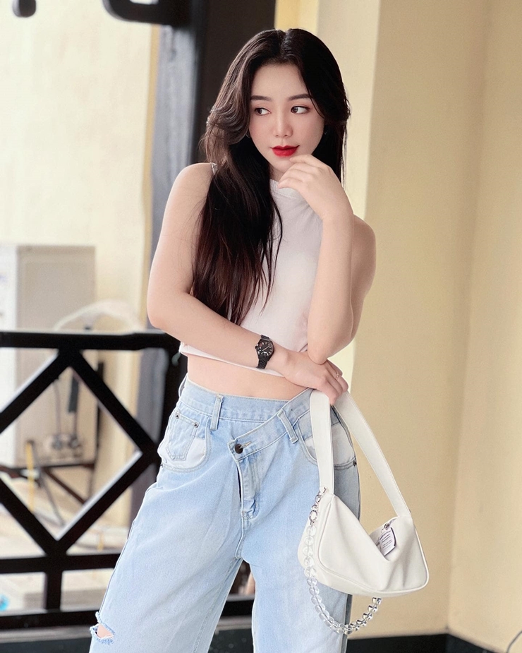 Ngoài tài năng, cựu hot girl 9X được khen ngày càng đẹp và quyến rũ hơn. Ảnh: FBNV 