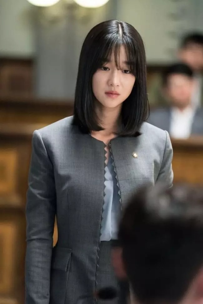 Hình tượng cô nàng Seo Ye Ji trong “Lawless Lawyer”