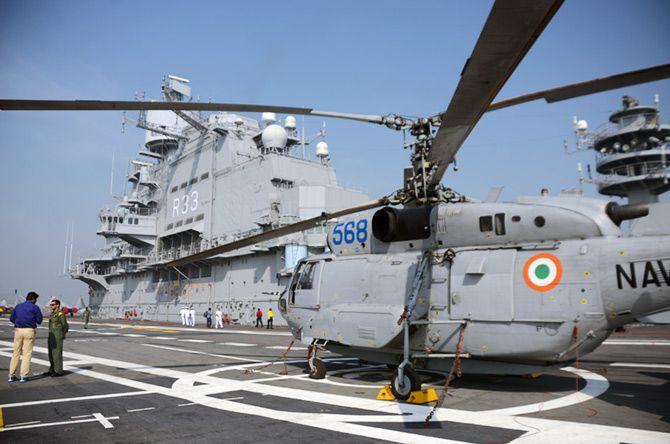 Trực thăng Kamov-31 trên tàu sân bay INS Vikrant. Ảnh: Rediff