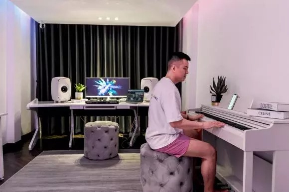 Huy DX thích đồ công nghệ nên ngoài căn phòng rất “chiến”, anh cũng bố trí rất nhiều đồ công nghệ trong nhà. 