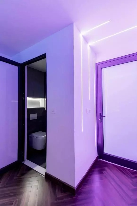 Mỗi căn phòng có một nhà vệ sinh riêng.