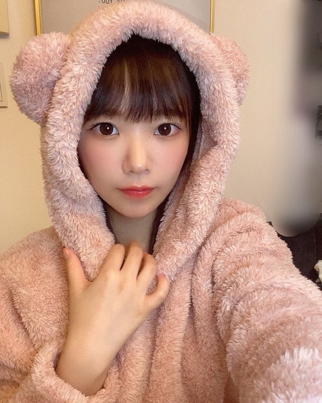 Nagasawa Marina từng chia sẻ trước truyền thông, là người trưởng thành có gương mặt như học sinh khiến cô không ít lần gặp phải những rắc rối 