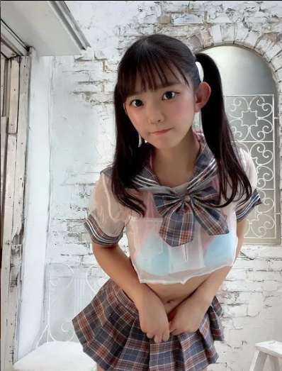 Cô cũng không quên cập nhật những hình ảnh của bản thân để giao lưu cùng người hâm mộ.