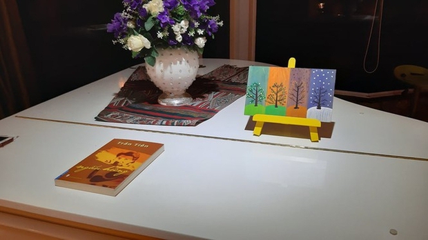 Trên cây đàn nhạc sĩ hay sáng tác luôn có hoa tươi