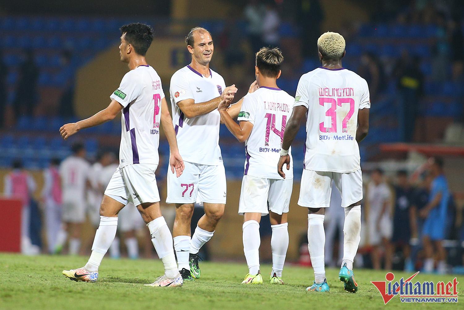 Anh trở thành một trong những cầu thủ nhiều tuổi nhất thi đấu ở V-League 2022.