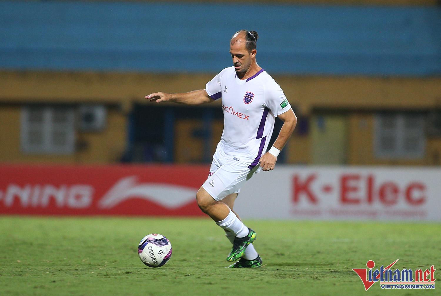 Phút 85, Huỳnh Kesley được tung vào sân. Cầu thủ này đã ở tuổi 41 và không thi đấu suốt 5 năm qua