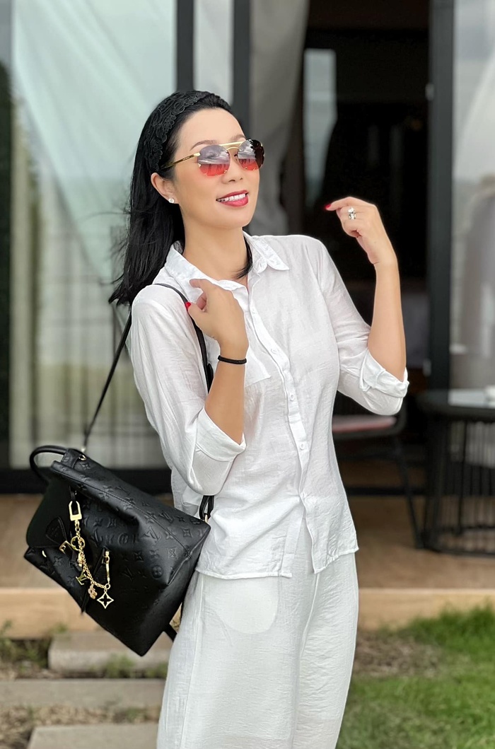 Á hậu Trịnh Kim Chi trẻ trung, tươi tắn ở tuổi 51.