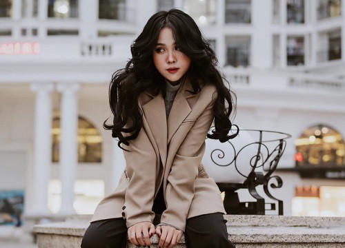 Mới đây trên các diễn đàn mạng, xuất hiện trường hợp cô gái bỗng nổi tiếng sau 1 đêm chỉ nhờ bức ảnh đăng tải trên trang cá nhân. Trong hình, gái xinh này gây ấn tượng nhờ nước da trắng, mũi cao cùng gương mặt cá tình.