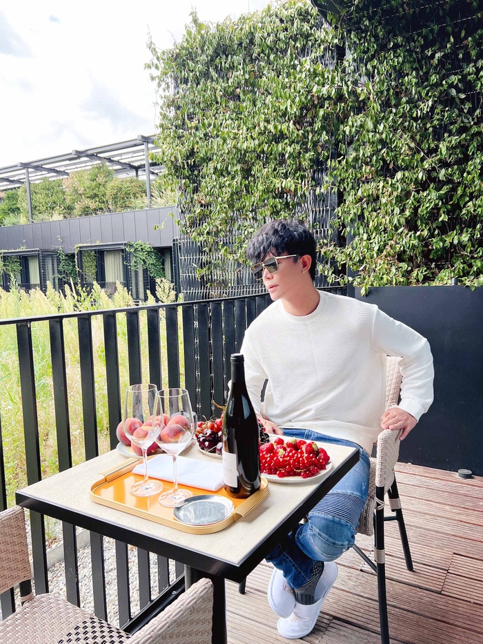 Anh chàng có chuyến thăm thú tại châu Âu.