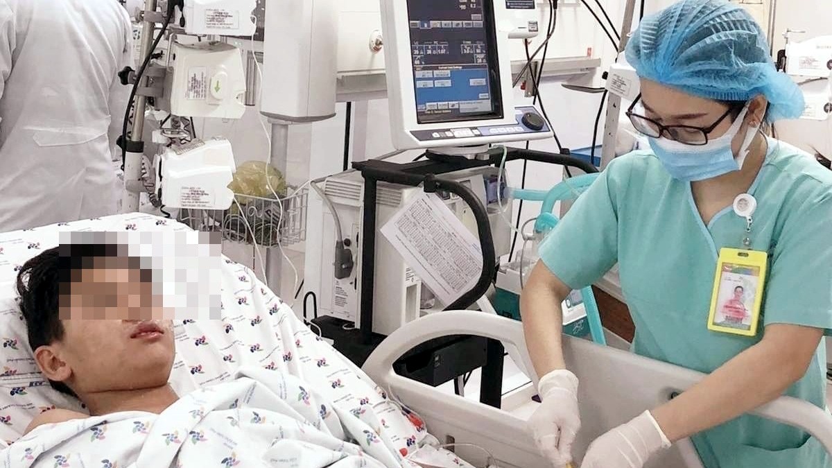 Một bệnh nhi vừa mắc sốt xuất huyết Dengue nặng vừa biến chứng hậu Covid được cứu sống. Ảnh tư liệu Bệnh viện Nhi đồng TP.HCM.