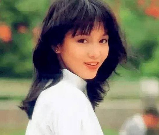 amp;#34;Quốc bảo nhan sắcamp;#34; từng tát Lưu Gia Linh, khinh Châu Tinh Trì giờ gây thất vọng, thành amp;#34;yêu quáiamp;#34; - 5