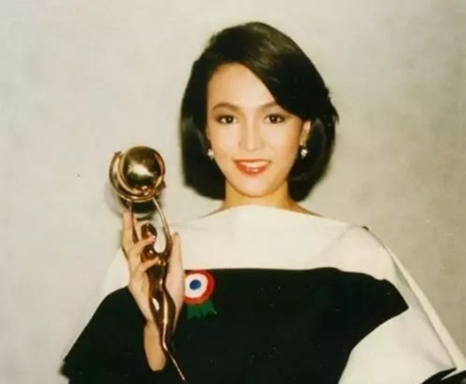 amp;#34;Quốc bảo nhan sắcamp;#34; từng tát Lưu Gia Linh, khinh Châu Tinh Trì giờ gây thất vọng, thành amp;#34;yêu quáiamp;#34; - 9