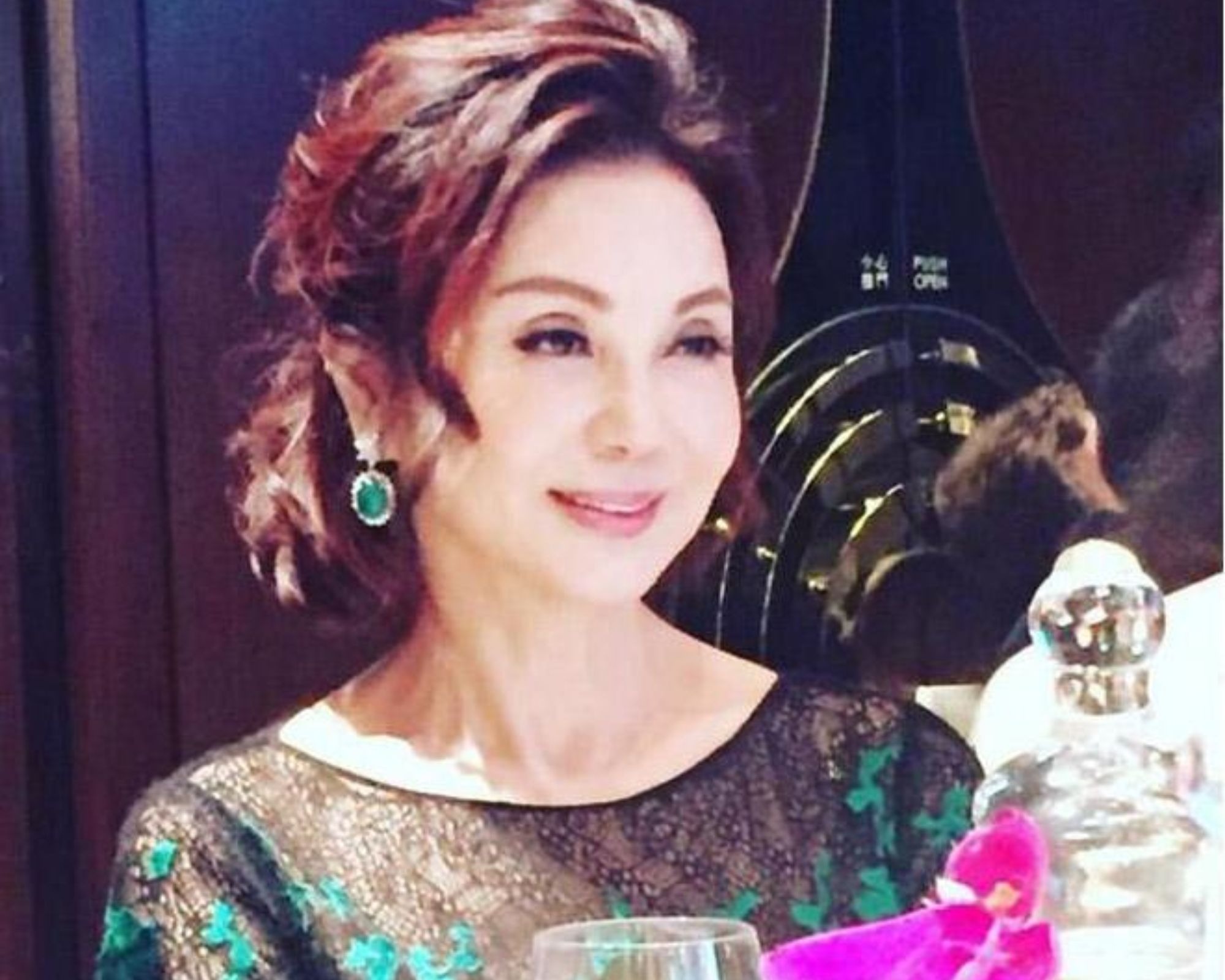 Ngoài 60 tuổi, Tạ Linh Linh có sự nghiệp ổn định và cuộc sống tự tại.