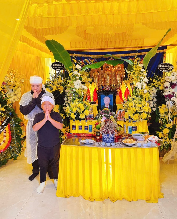 Đỗ Mạnh Cường tổ chức đám tang cho cha ruột.