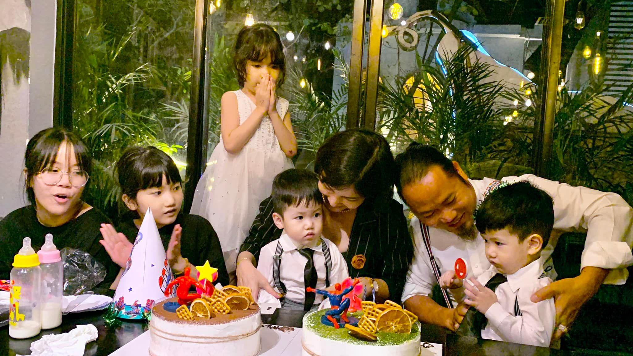 Thu Hiền và chồng bên 5 con.