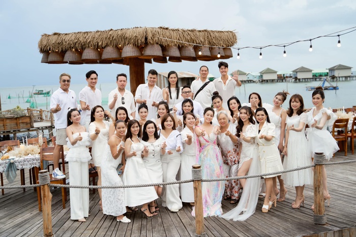 Bữa tiệc sinh nhật của Nhật Kim Anh được bạn bè tổ chức tại Đảo Phú Quốc.