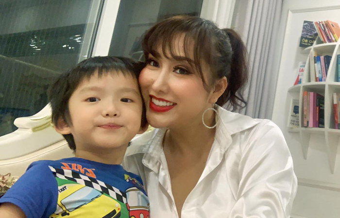 Cô khẳng định khi nào con đủ lớn sẽ cho bé gặp ba ruột.