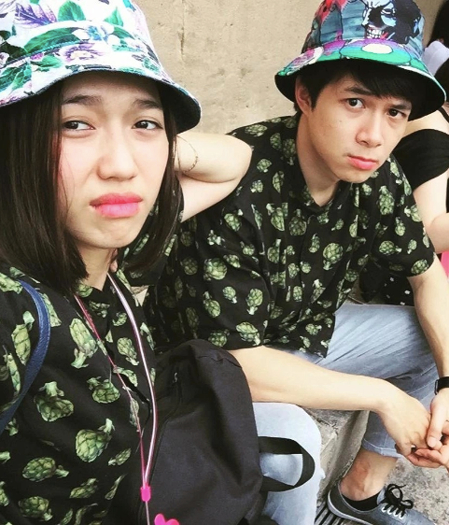 Ngày 21/8, trên trang cá nhân của diễn viên Anh Tú đăng hình ảnh cùng Diệu Nhi khoe giấy đăng ký kết hôn, chính thức xác nhận cả 2 đã là vợ chồng. Mặc dù rất kín tiếng trong chuyện tình cảm nhưng người hâm mộ đều biết đến chuyện tình 7 năm bên nhau siêu ngọt ngào của Diệu Nhi và Anh Tú.