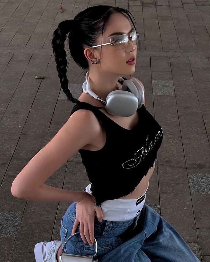 Ngọc Trinh thường xuyên chiêu đãi người hâm mộ bởi những hình ảnh chỉn chu, chuyên nghiệp