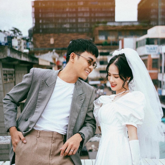 Cả hai quyết định trở thành vợ chồng sau 10 tháng tìm hiểu khiến nhiều người không khỏi bất ngờ. 