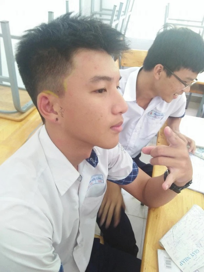 Cách tạo dáng chụp ảnh theo phong cách hip hop từ thời học sinh của HIEUTHUHAI