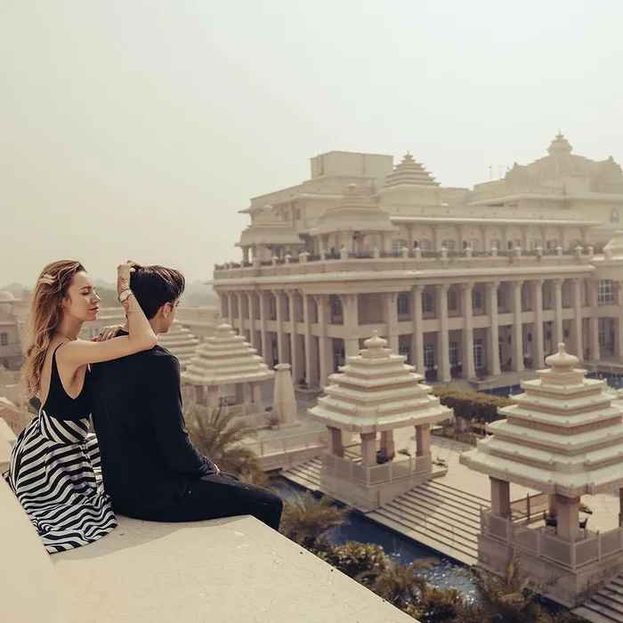 Sau cả thập kỷ, kiểu chụp ảnh cầm tay người yêu đi du lịch này vẫn còn được không ít người áp dụng dù không còn nổi như xưa. Không chỉ có sự nghiệp thăng hoa nhờ bộ ảnh để đời, sau khi nổi tiếng, Murad và Nataly cũng có cái kết vô cùng hạnh phúc.