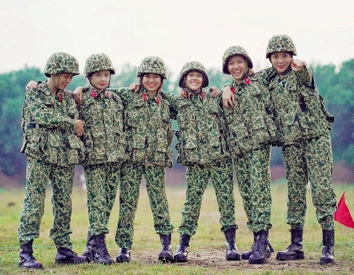 Hội bạn của Diệu Nhi trong Sao Nhập Ngũ chắc chắn sẽ là những cái tên không thể thiếu trong ngày vui của cô nàng.