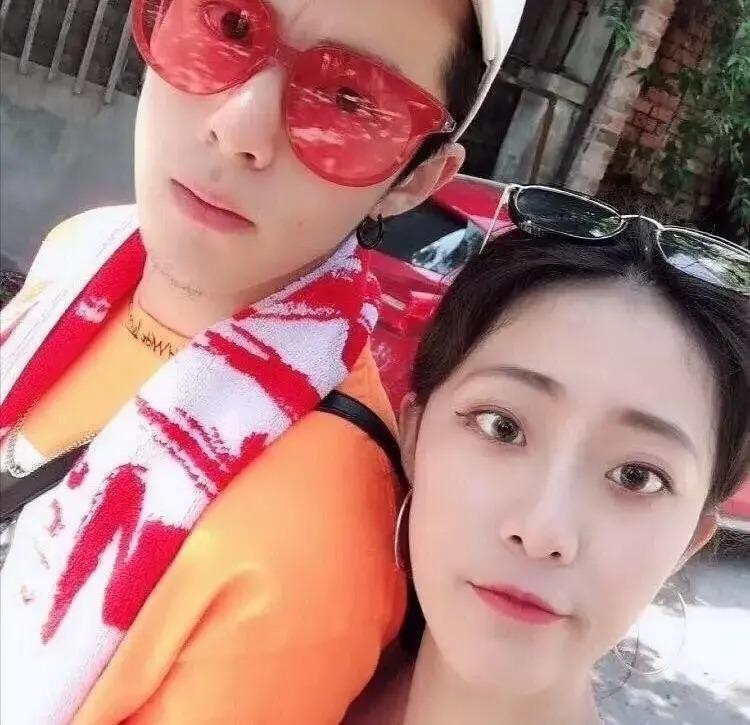 Vương Hạc Đệ và bạn gái