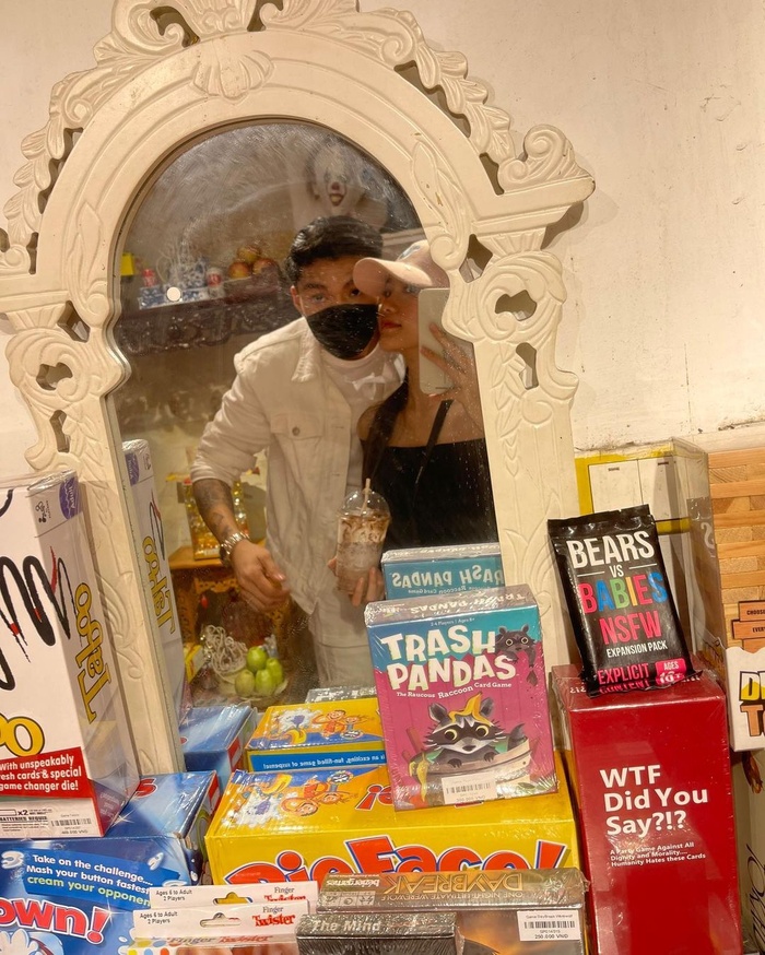 Đoàn Văn Hậu liên tục đăng ảnh tình tứ bên Doãn Hải My.