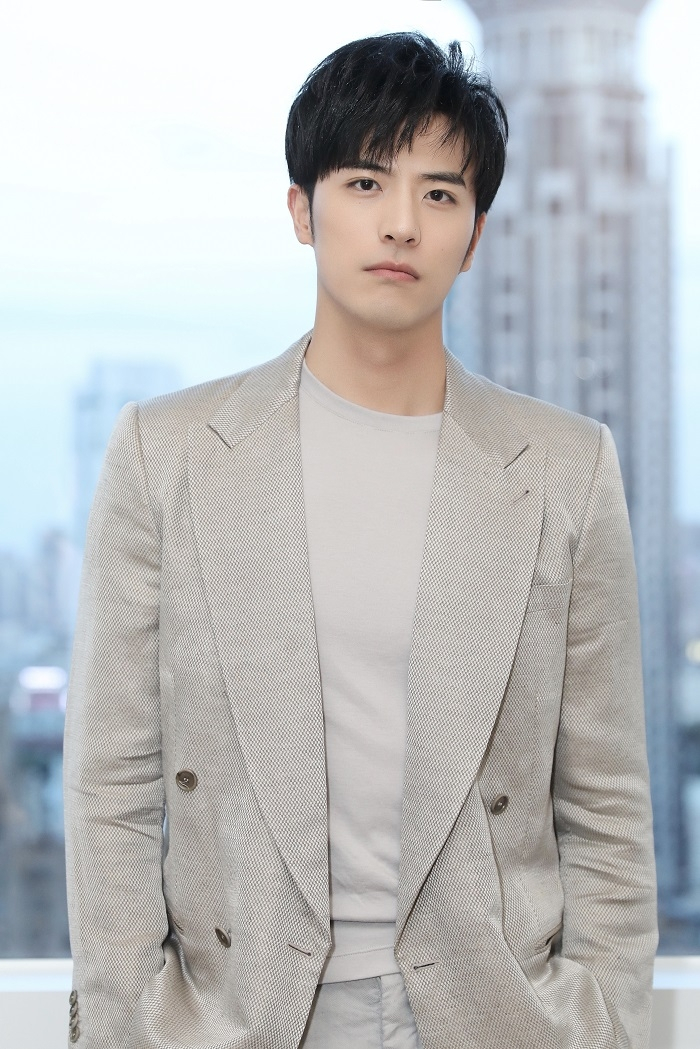 Từ Khai Sính vướng ồn ào tình ái với các mỹ nhân.