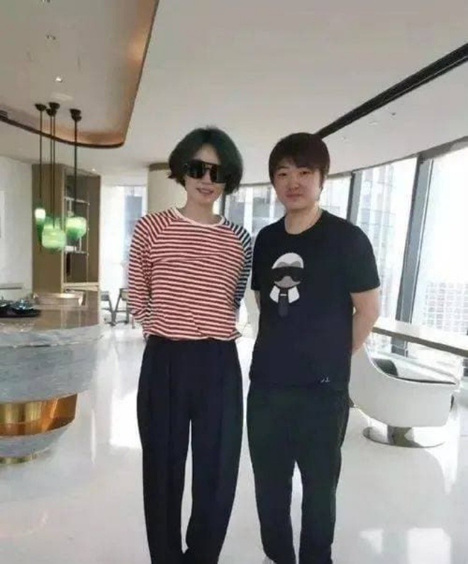 Dưới ống kính người qua đường, Vương Phi gây sốt, dễ hiểu vì sao Trương Bá Chi bị chê lép vế - 7