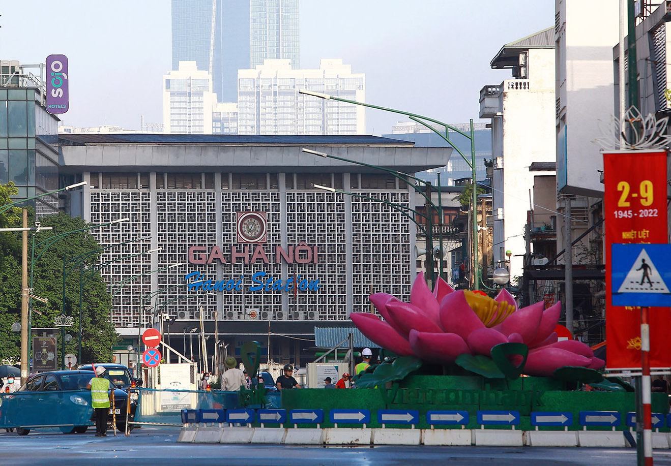 Bộ GTVT và Hà Nội đang lên kế hoạch di dời hạ tầng đường sắt quốc gia khỏi ga Hà Nội (Ảnh: Phạm Hải).