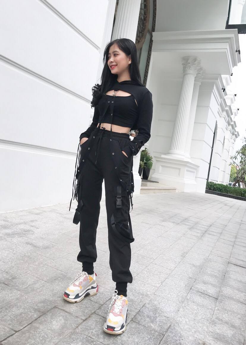 Với lối dẫn dắt khá tự nhiên, hài hước là một trong những điểm cộng khiến những buổi livestream của Milona hút lượng lớn người xem và tương tác.