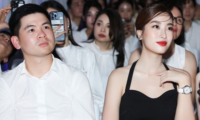 Đỗ Vinh Quang công khai xuất hiện cùng Đỗ Mỹ Linh tại một sự kiện. Trước đó, anh chưa từng hé lộ chuyện hẹn hò với bất kỳ cô gái nào cho đến khi có tin đồn tình cảm với Hoa hậu Việt Nam 2016.